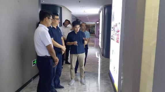 江西赣江新区一行领导到巨星国际加速器考察调研